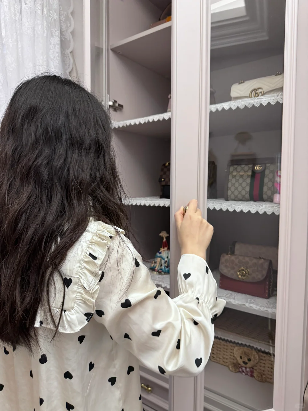 没听劝，卧室做了一整排法式床尾衣柜……?