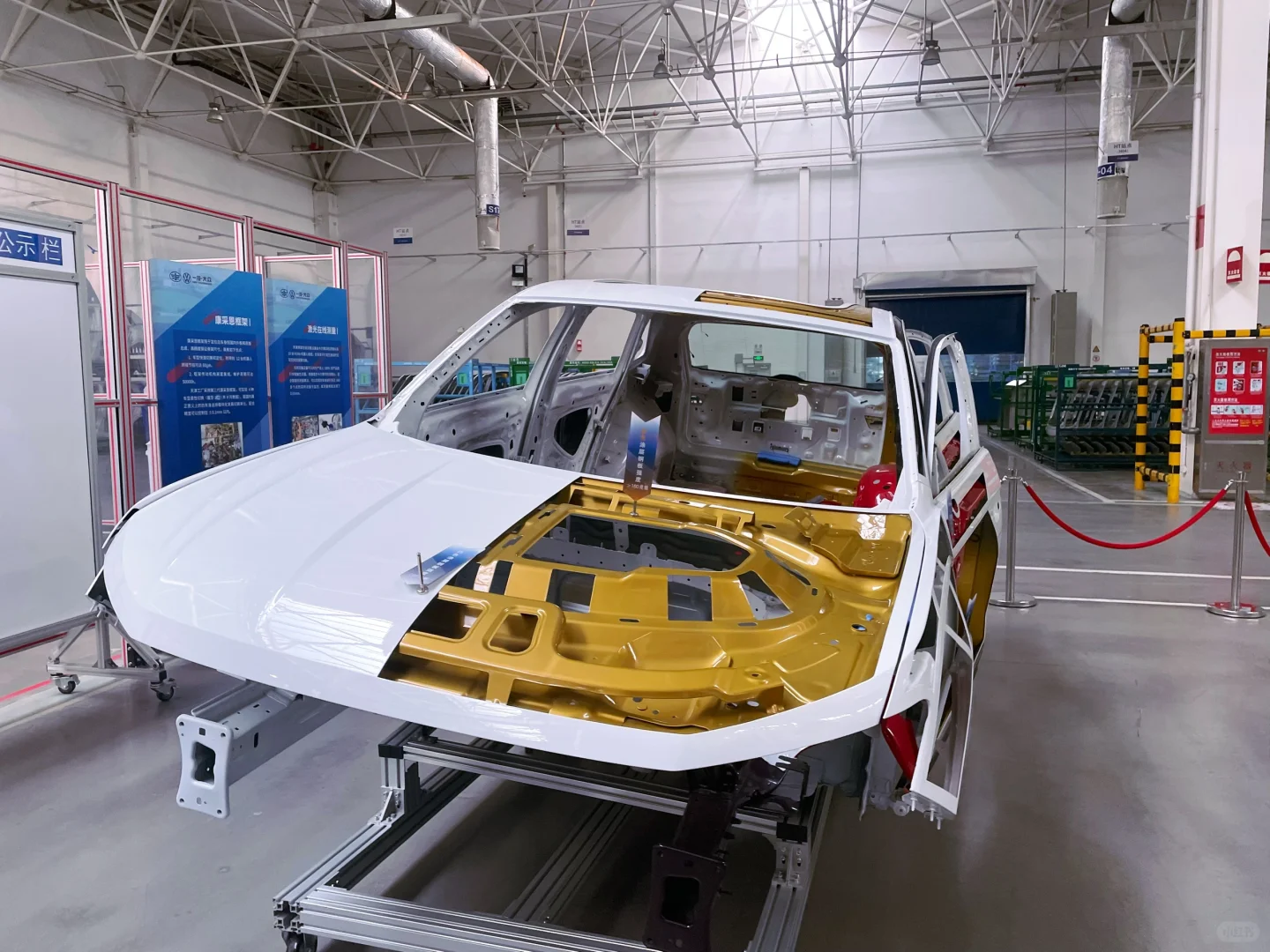 参观一汽大众汽车生产线可泰酷拉！