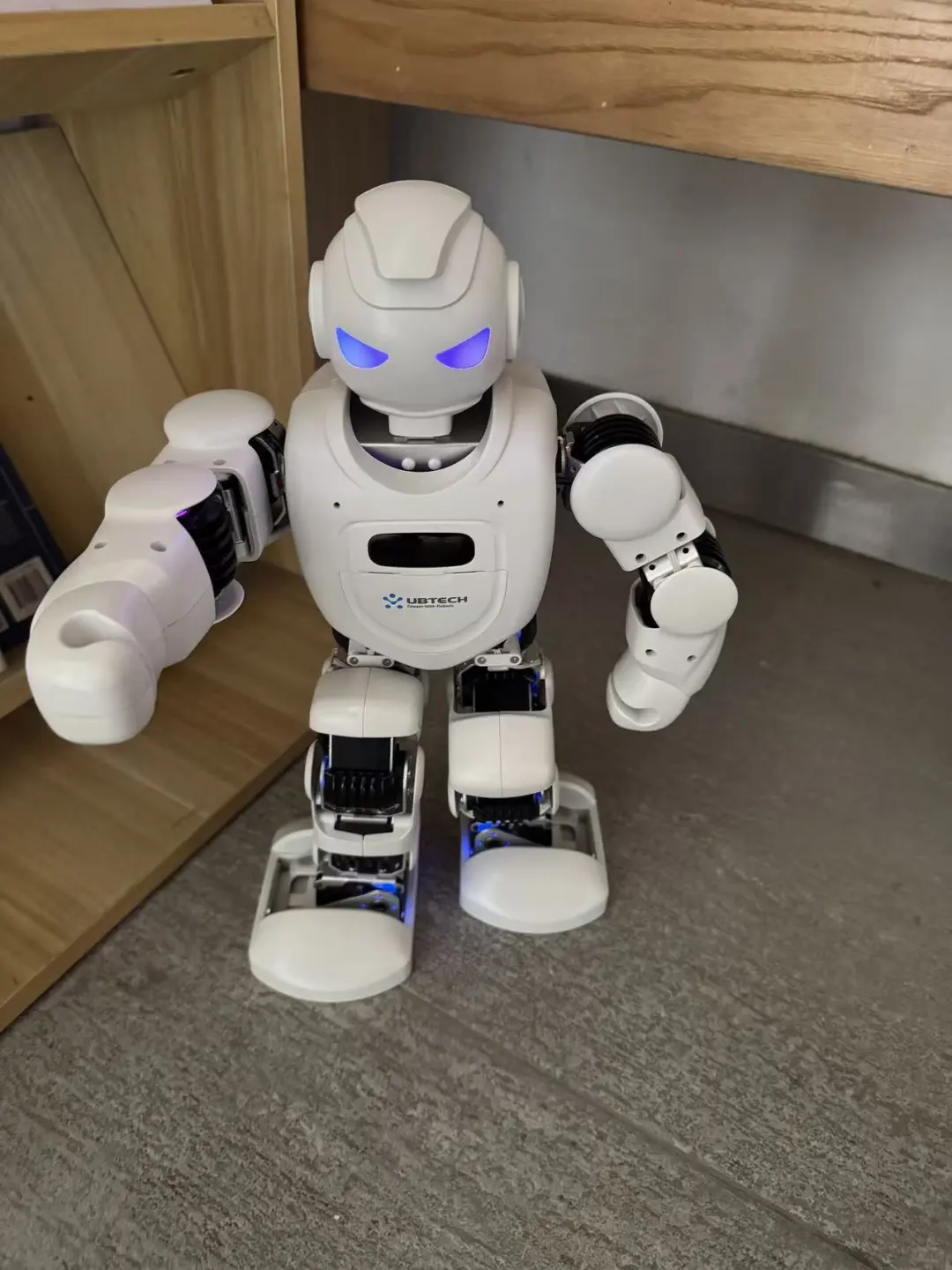 在给小朋友买礼物方面有些天赋