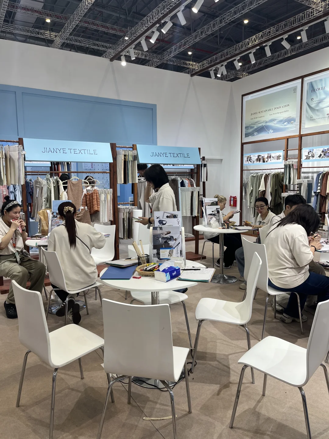 逛中国国际纺织面料及辅料博览会