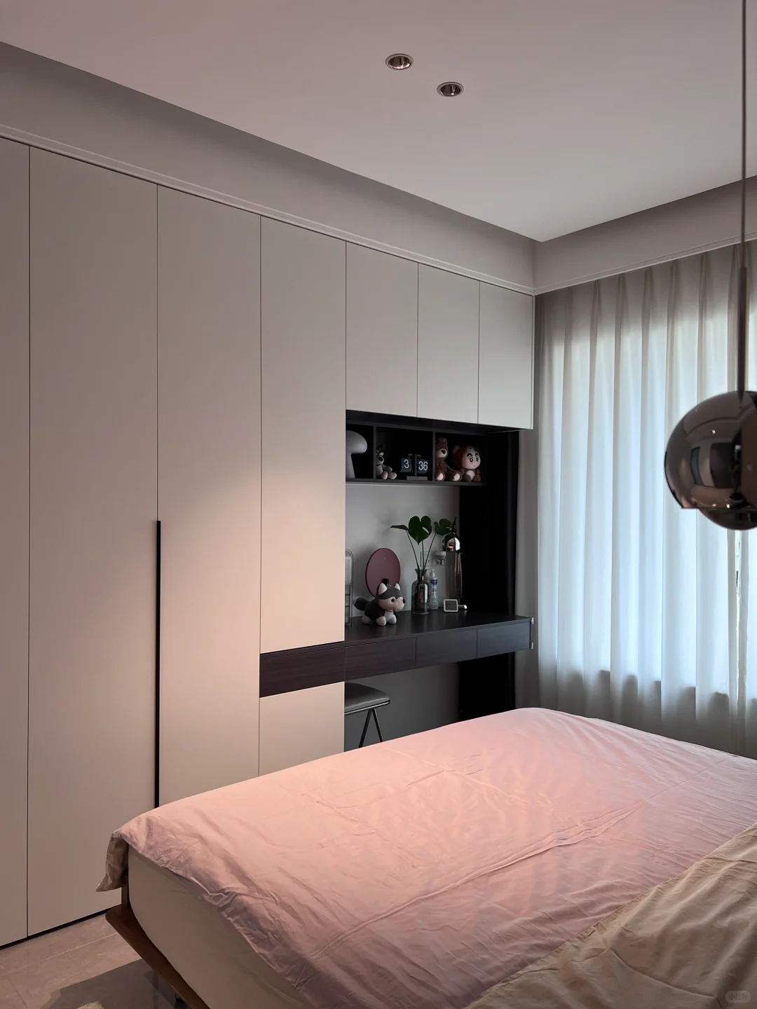 听我一句劝,卧室做床尾衣柜真的太舒服啦!