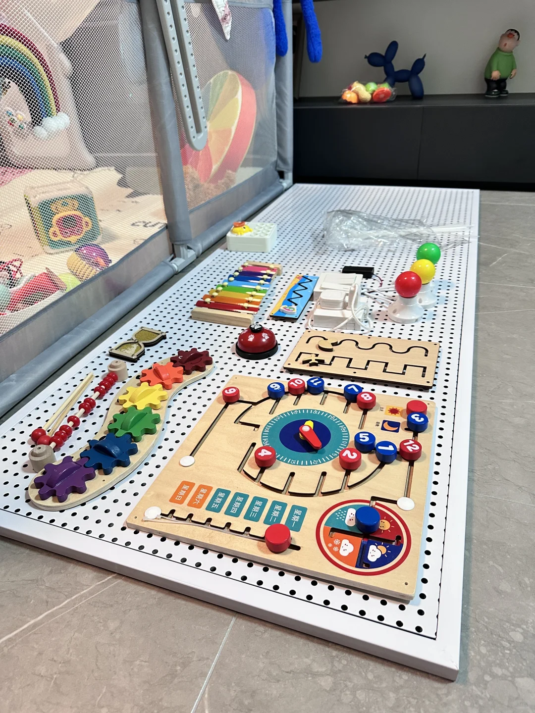 在家婴儿自制忙碌板｜一百块搞定早教玩具?！