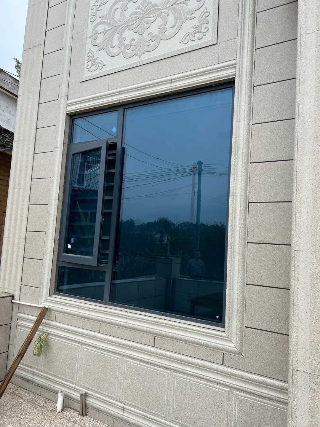 自建房断桥门窗案例颜色对比效果那个好一点