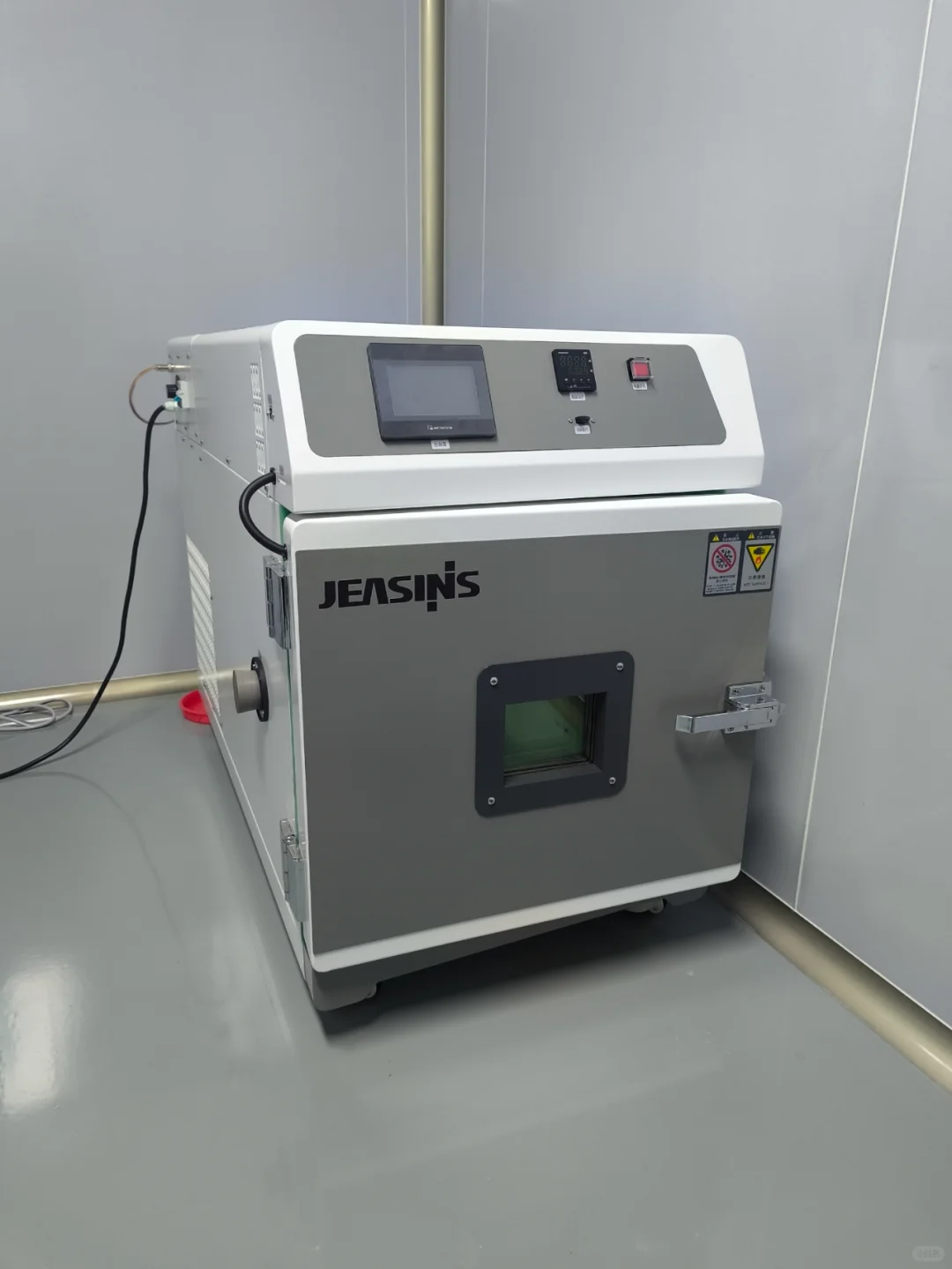 关于我们工厂的专利设备，桌上型恒温恒湿箱