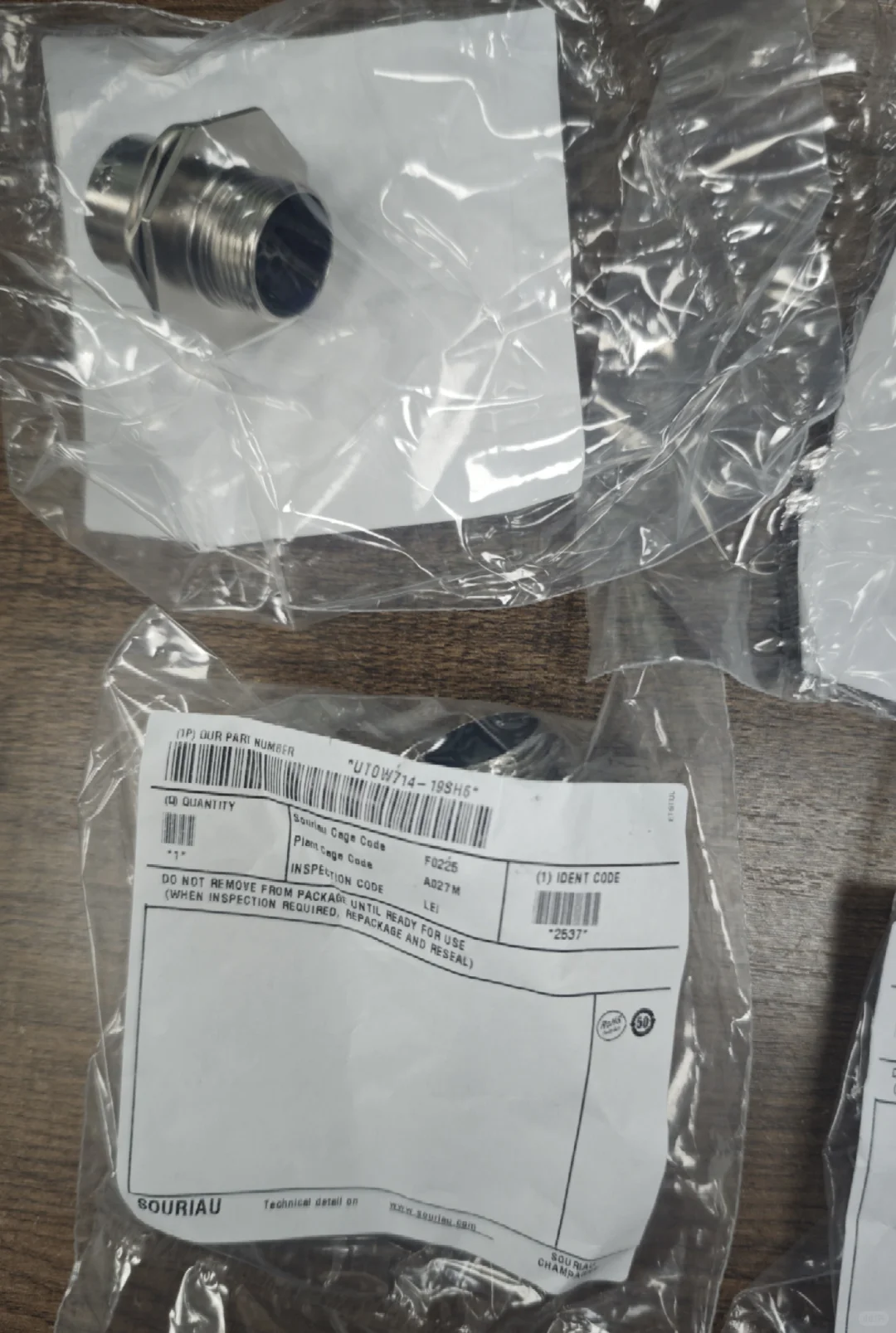 设备突然宕机信号断续?90% 是连接器掉链子