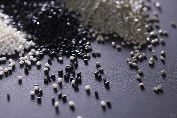 无锡嘉弘深入解析PVC颗粒：现代工业的多面手