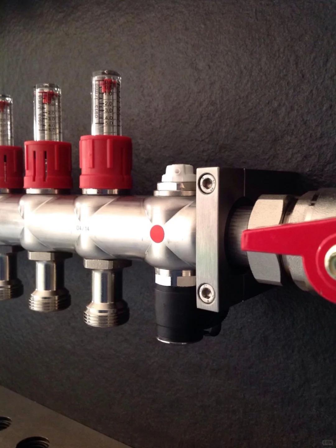 细节图来了，地暖分水器系列