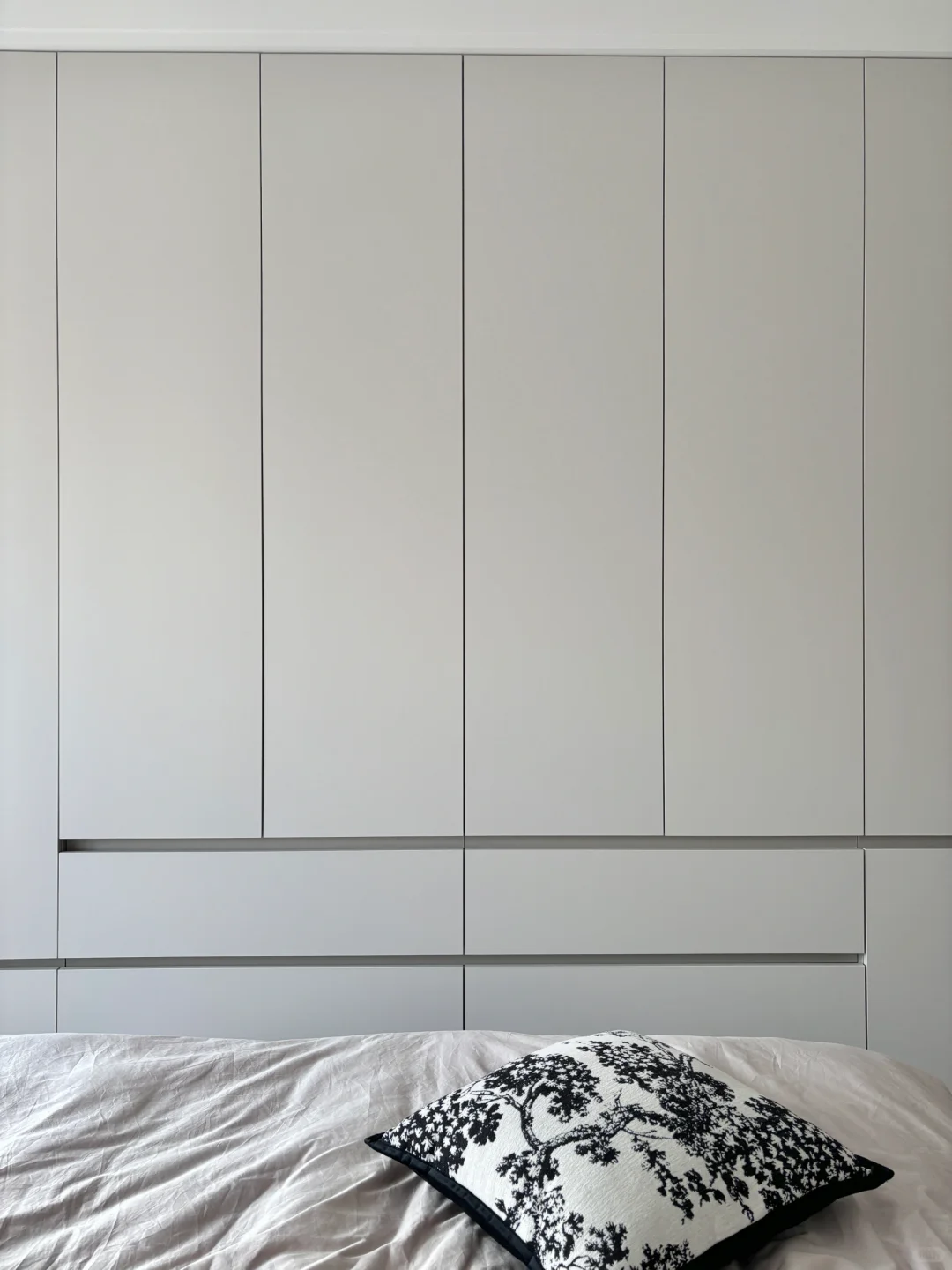 3.2m开间做床尾柜太舒服了,比衣帽间还香!