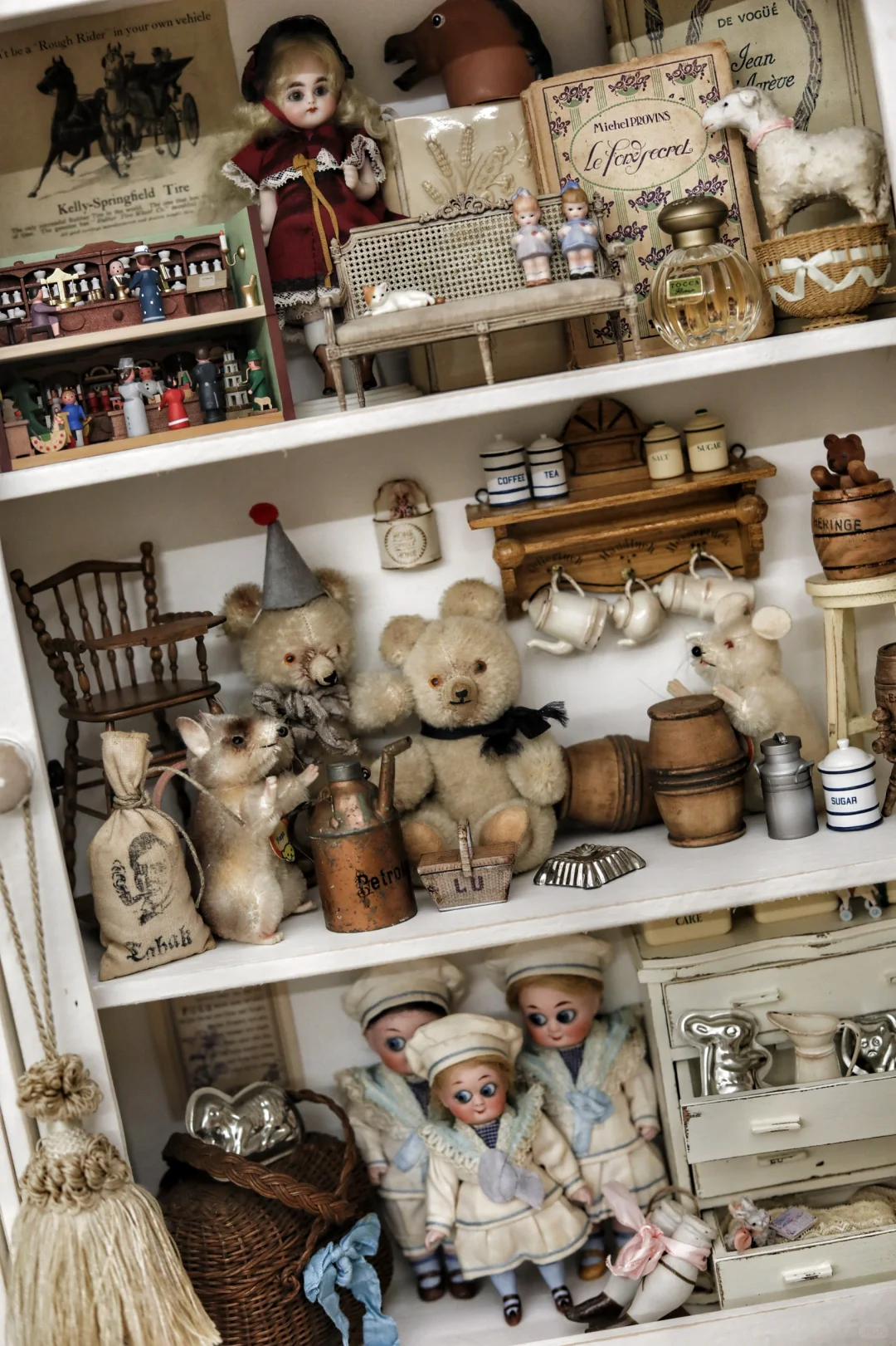 听说大家都有玩具古董柜