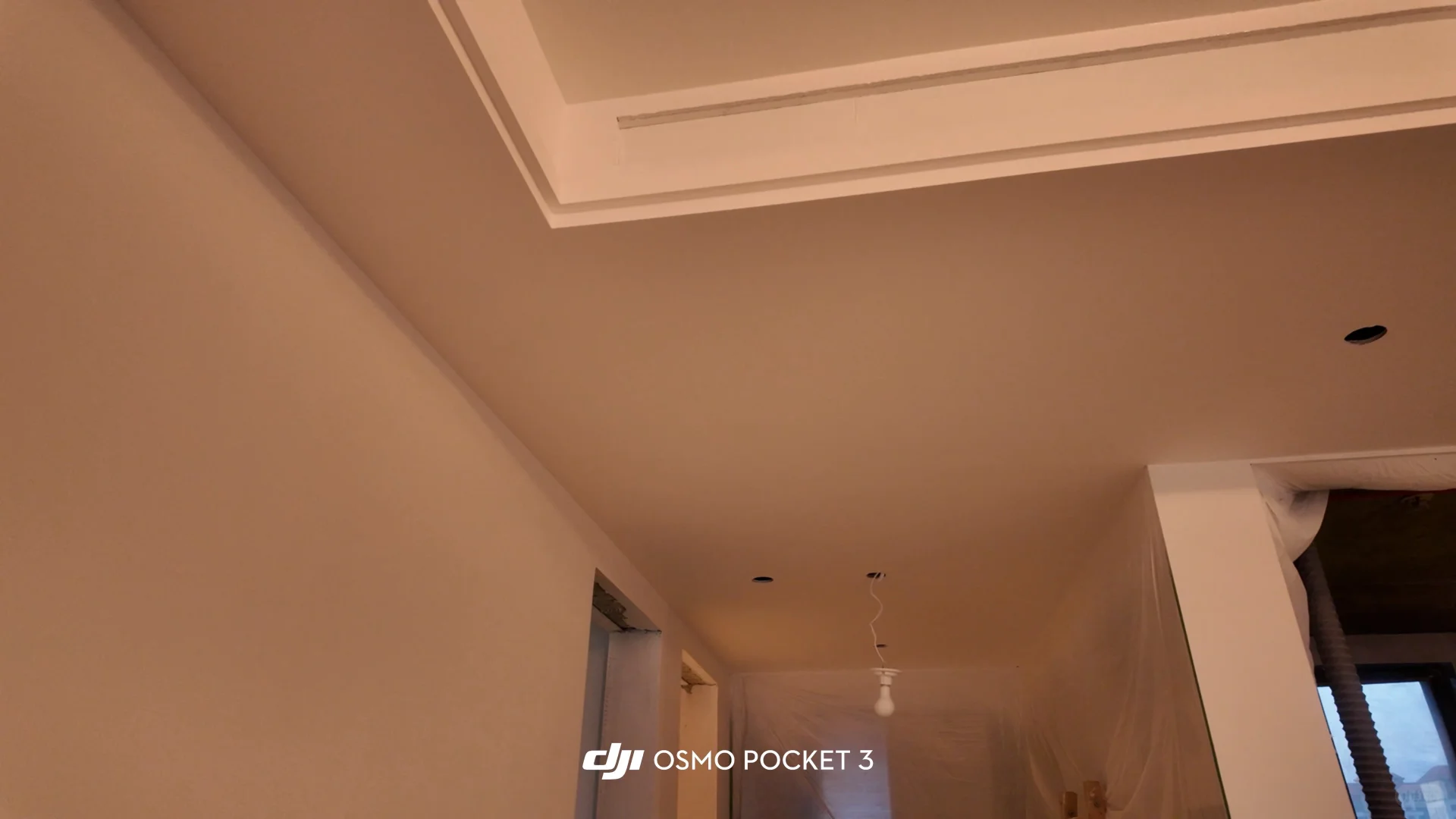 顶面喷漆完成✅墙面海藻岩艺术漆排队ing……