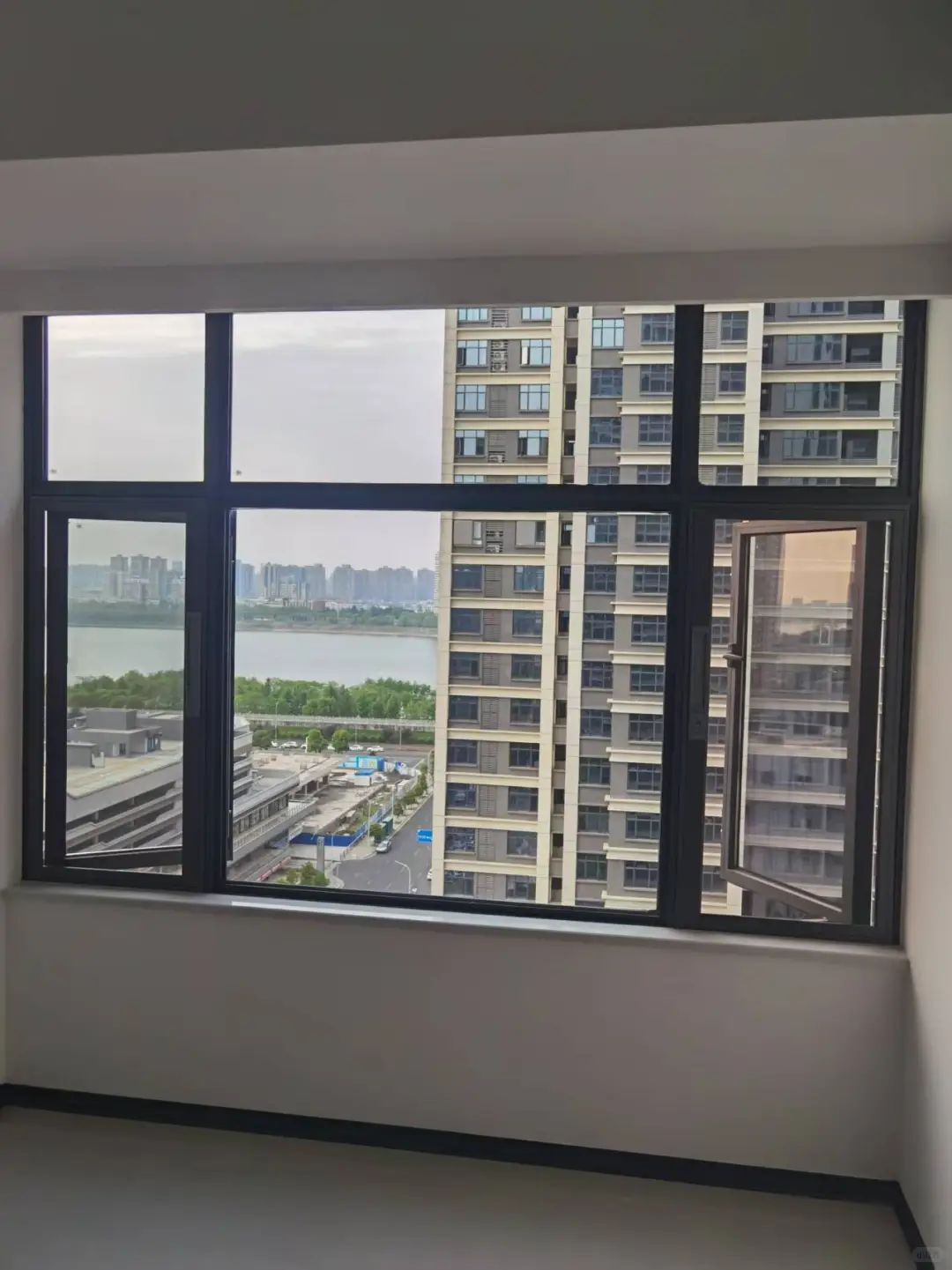 十里外滩，110系列断桥铝窗纱一体