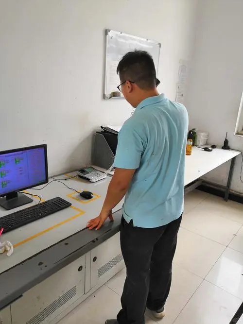 我，一个值班电工，寂静中听到了城市的心跳