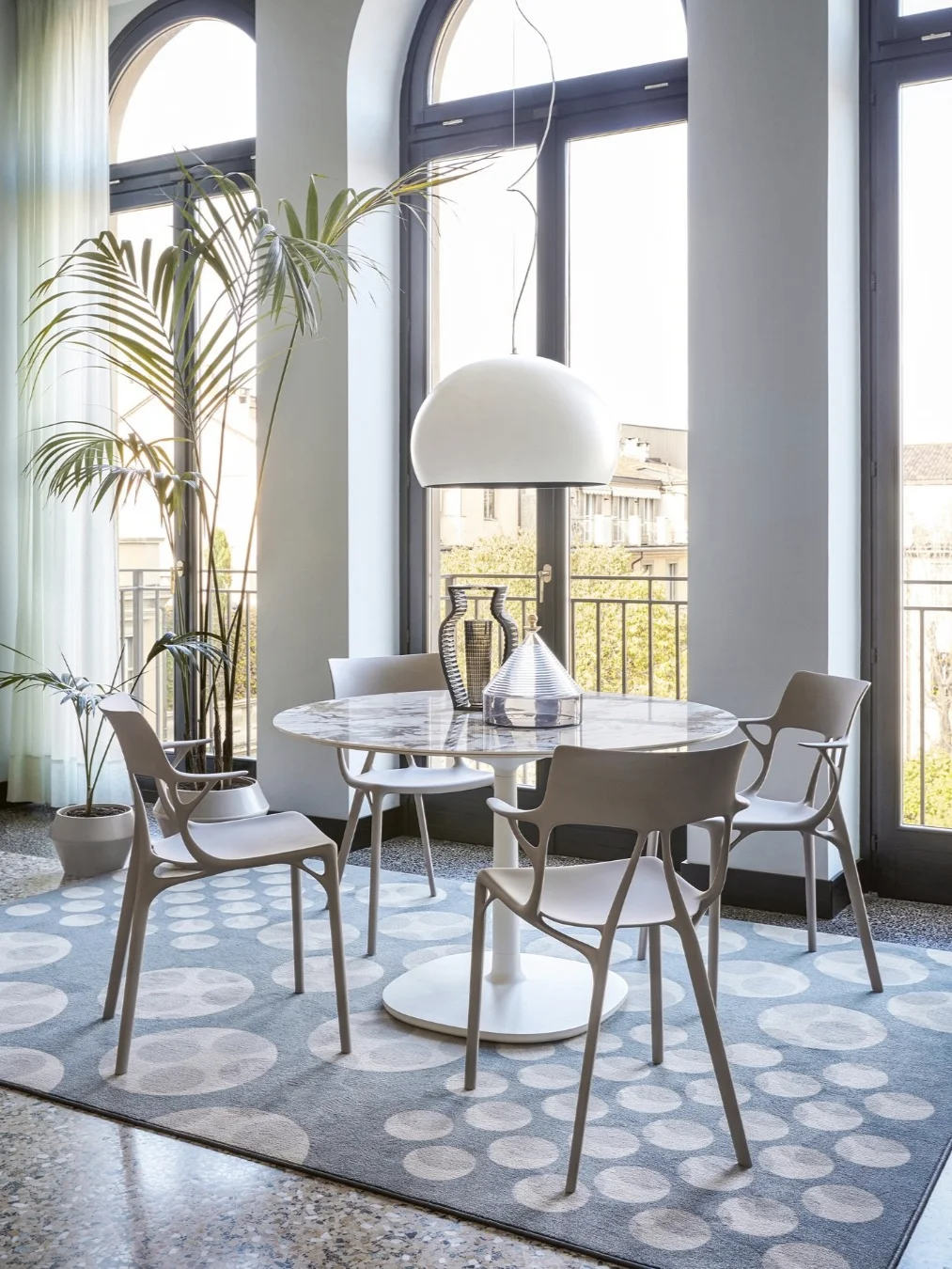 ??Kartell A.I.椅 | 坐入未来的流动符号