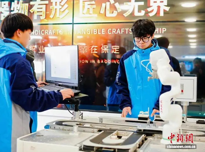 中外职业教育人士齐聚保定