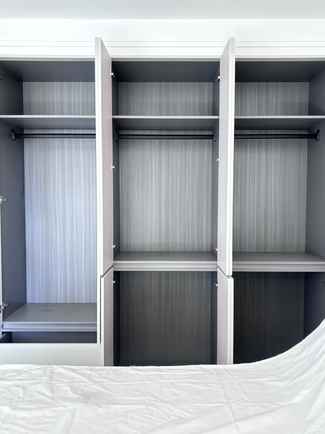 被邻居们夸爆了的分段式免拉手衣柜…