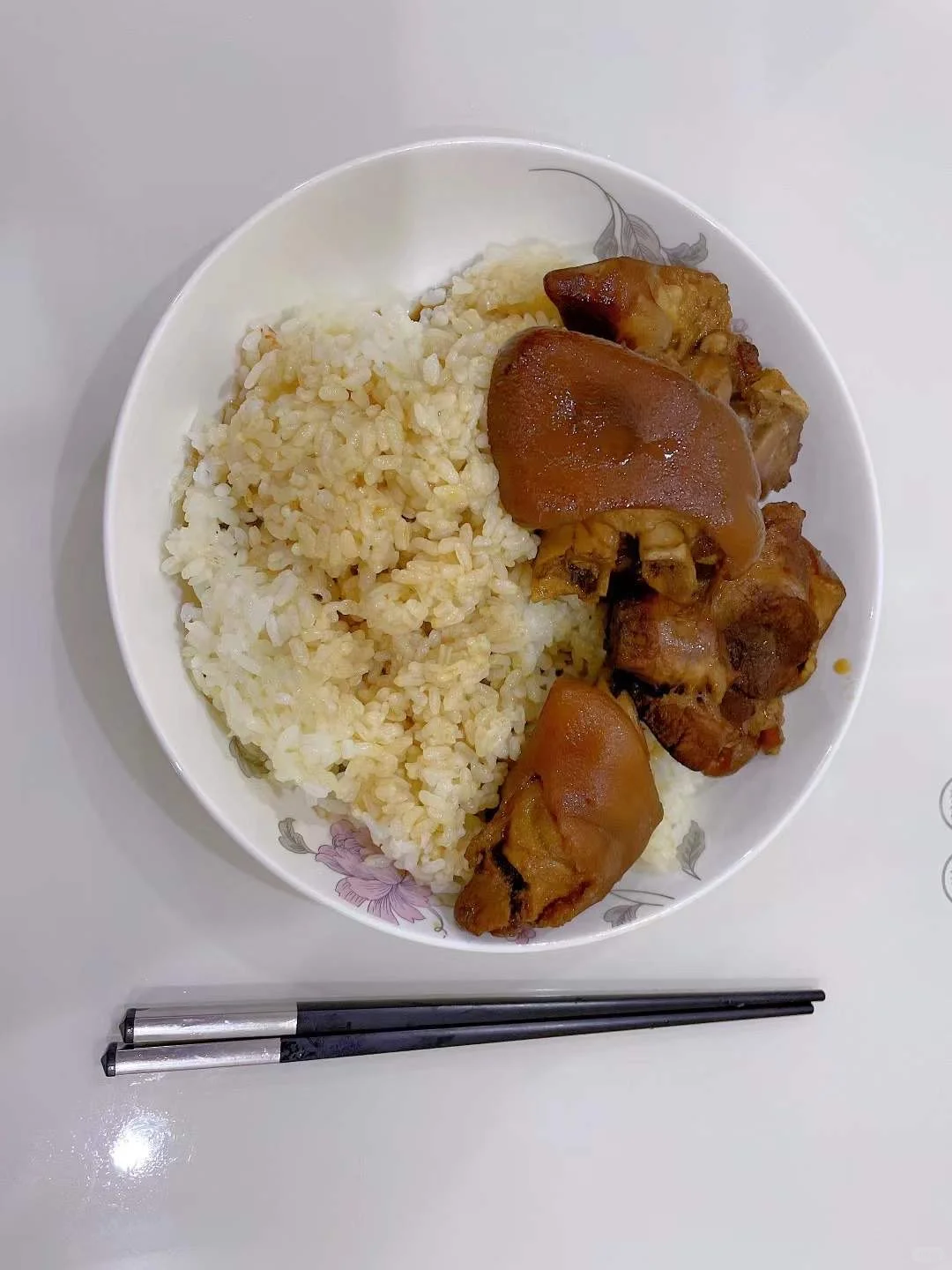 忙到现在，来一碗满满的胶原蛋白吧