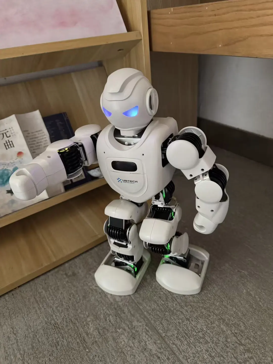 在给小朋友买礼物方面有些天赋