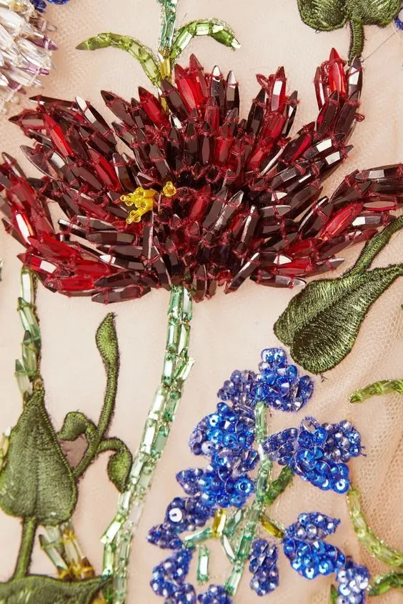 服装设计中如何表现花朵？