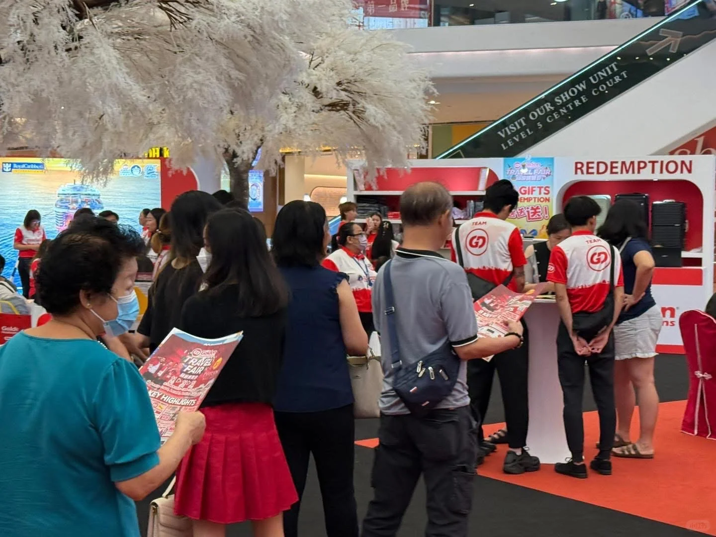 ??我宣布这是我看过最大方的旅游展✈️?