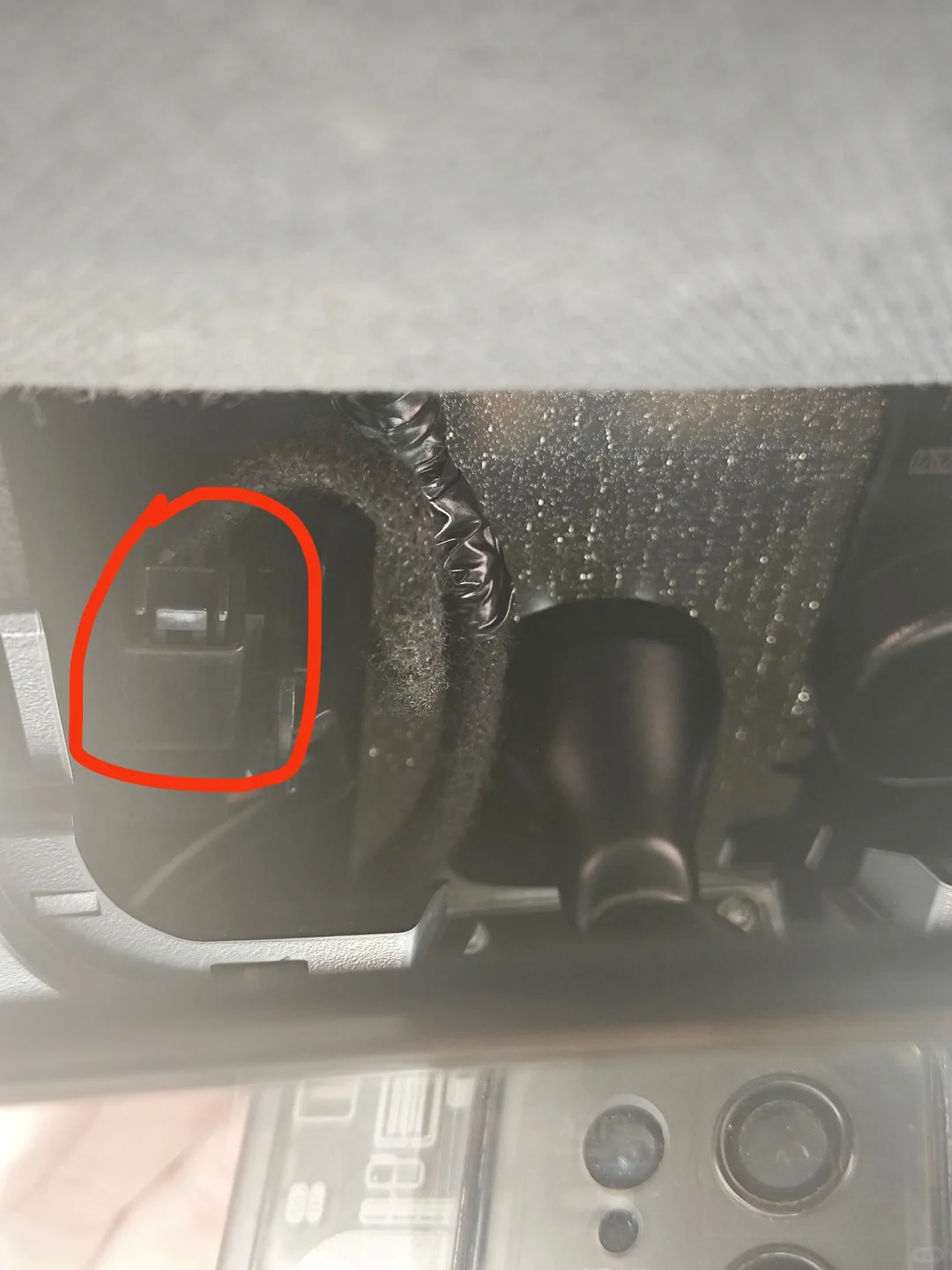 安装汽车挡风玻璃开平避坑指南。