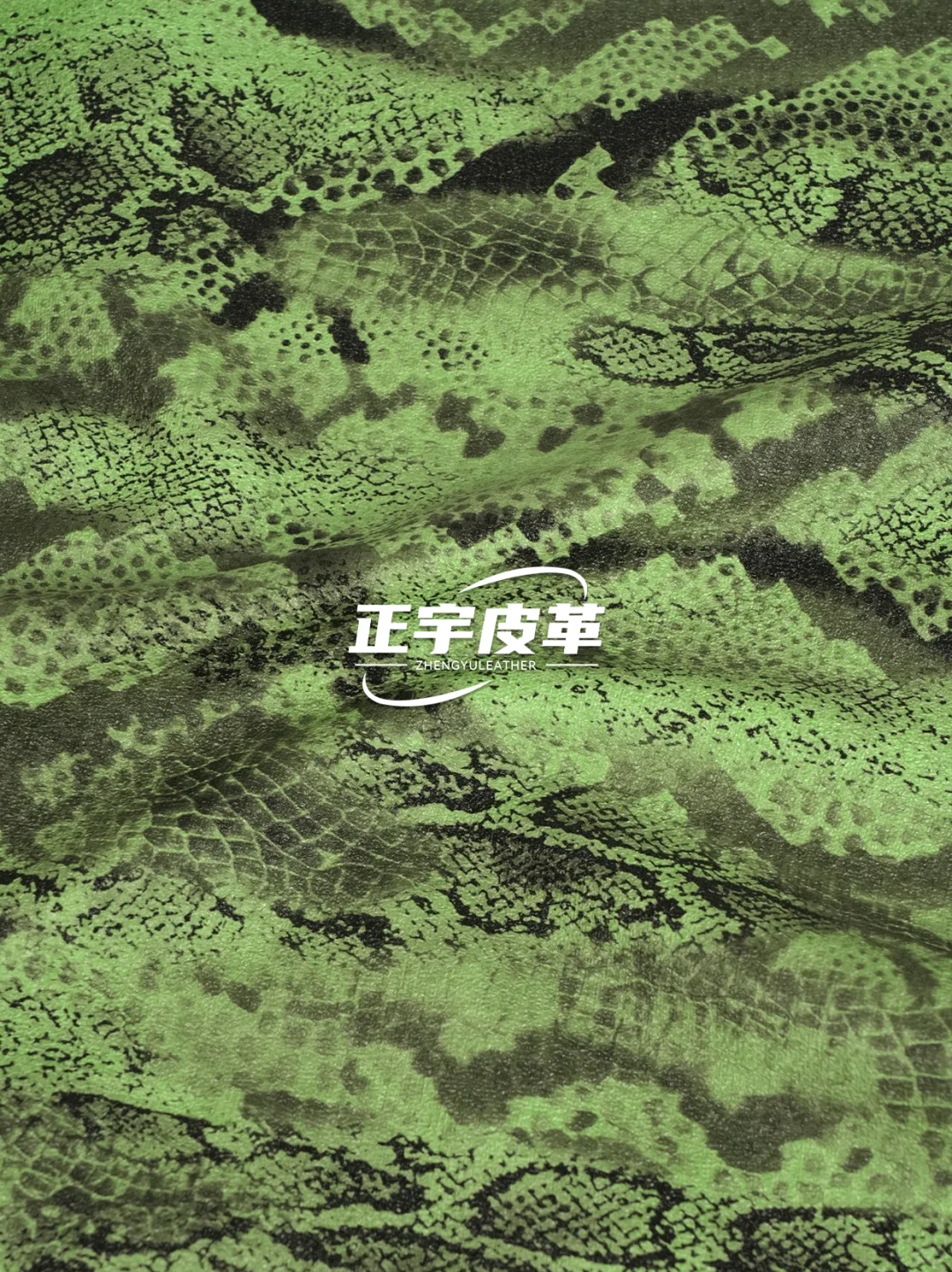 秒把穿搭野性值拉满！复古蛇纹布料