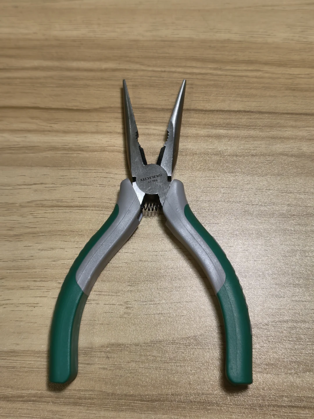 别看我柔柔的，其实我手里这钳子超凶