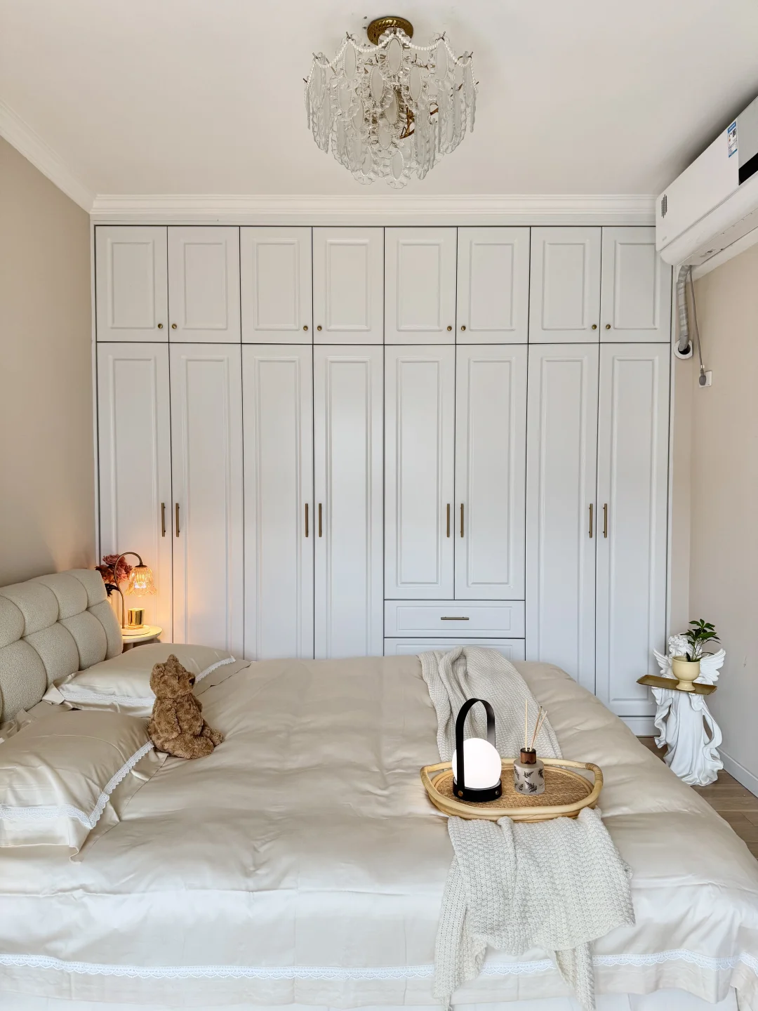 不听劝，卧室打整面墙的衣柜！全部做成挂衣区