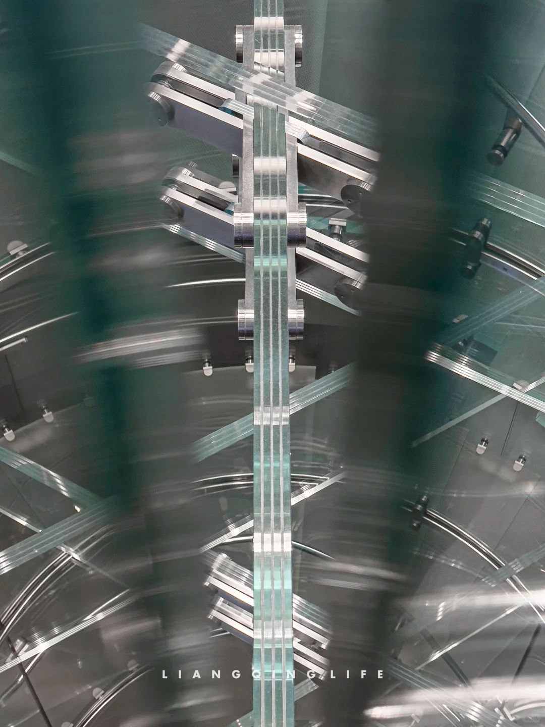 Apple店的玻璃比产品高级