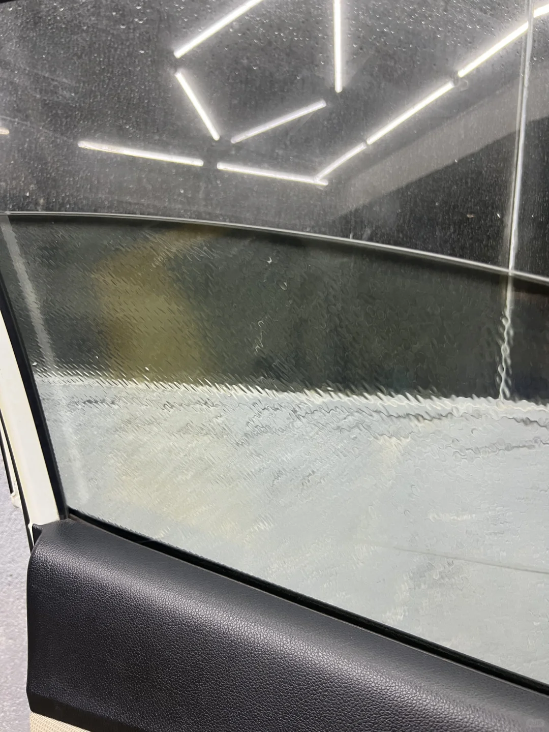 车窗膜这样一定要换！！