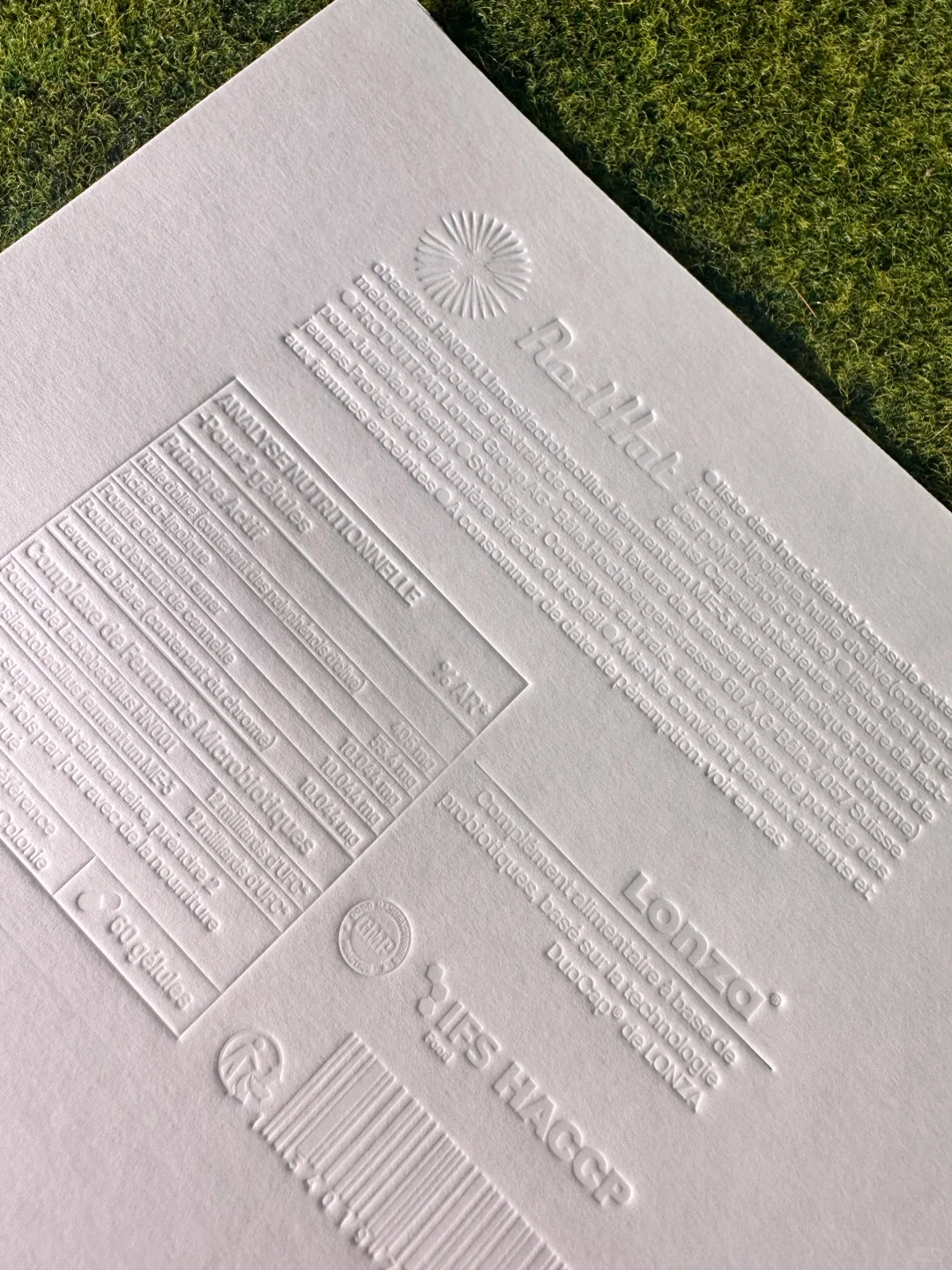 无色压凹完美呈现文字的美！不拘泥印刷