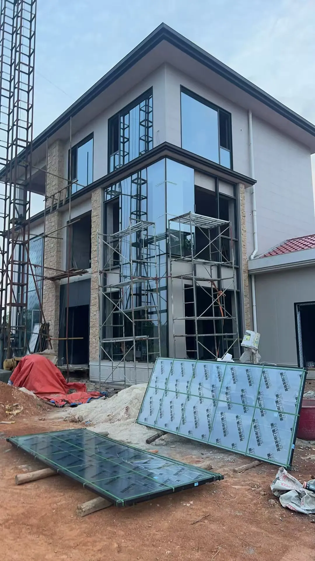来喽来喽，新家的玻璃马上完工啦！?