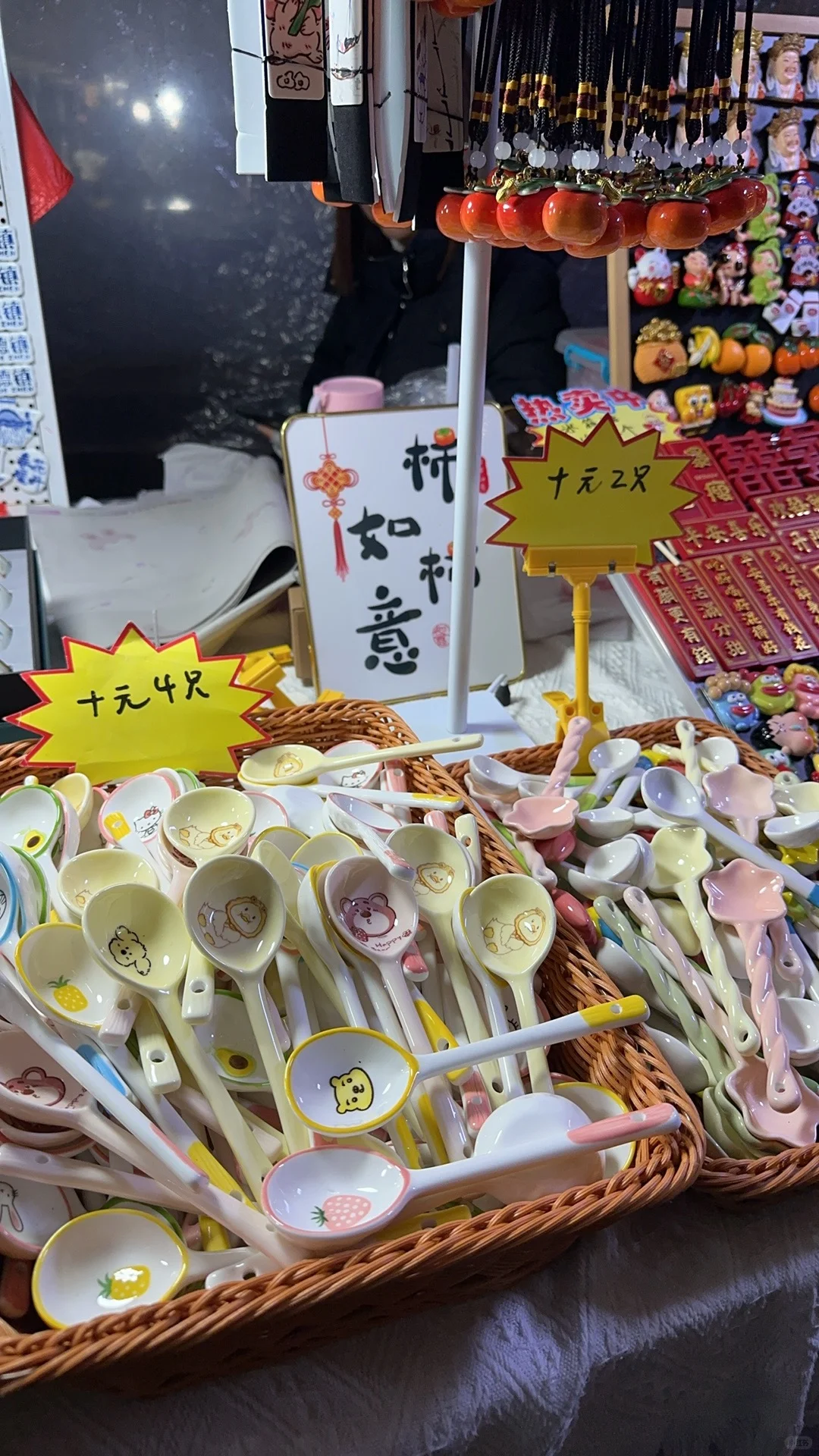 几块钱一个，讲斤称，应该没得人空手走出来吧