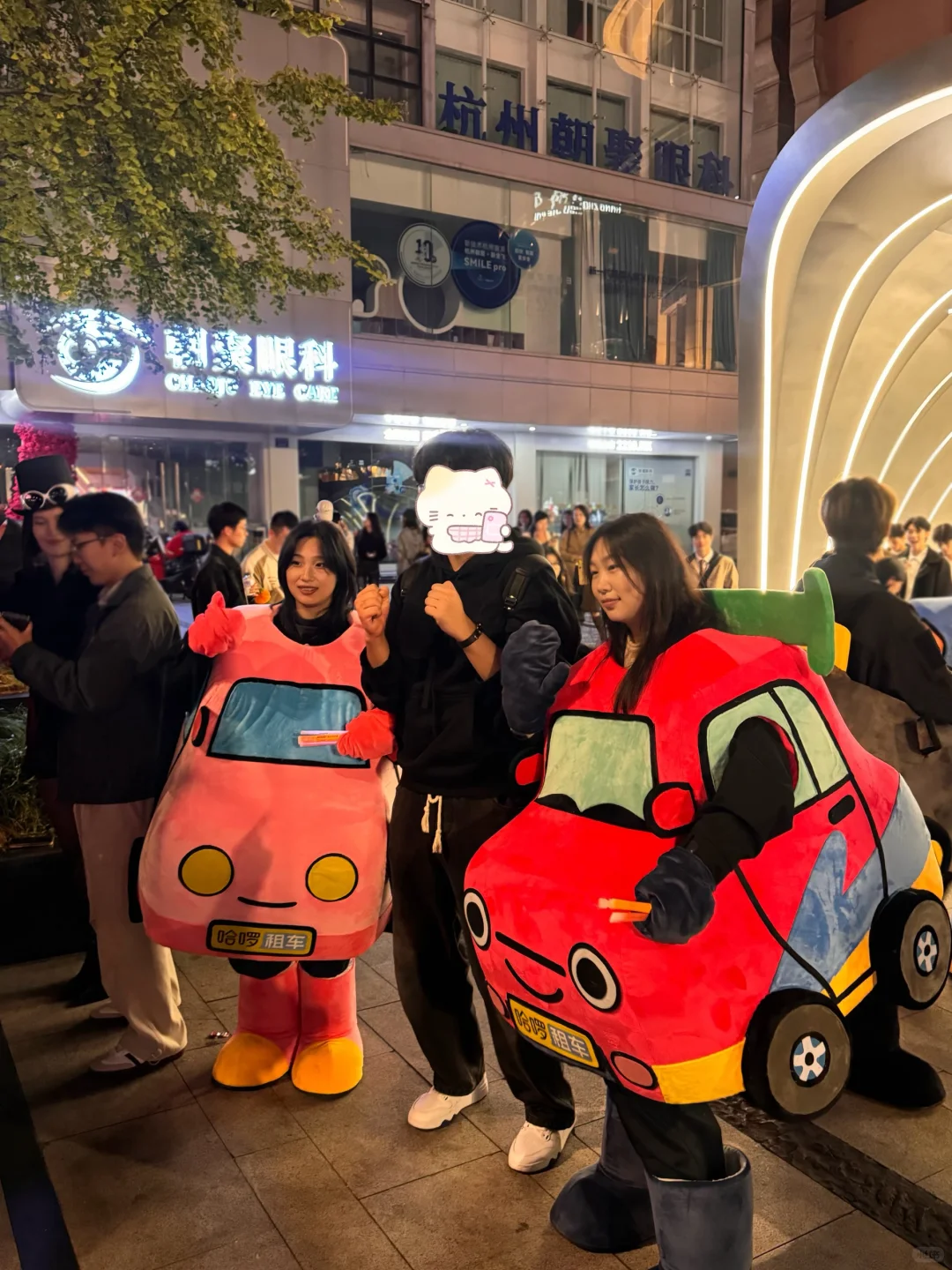 只是路过然后被五辆车塞了一手礼物？