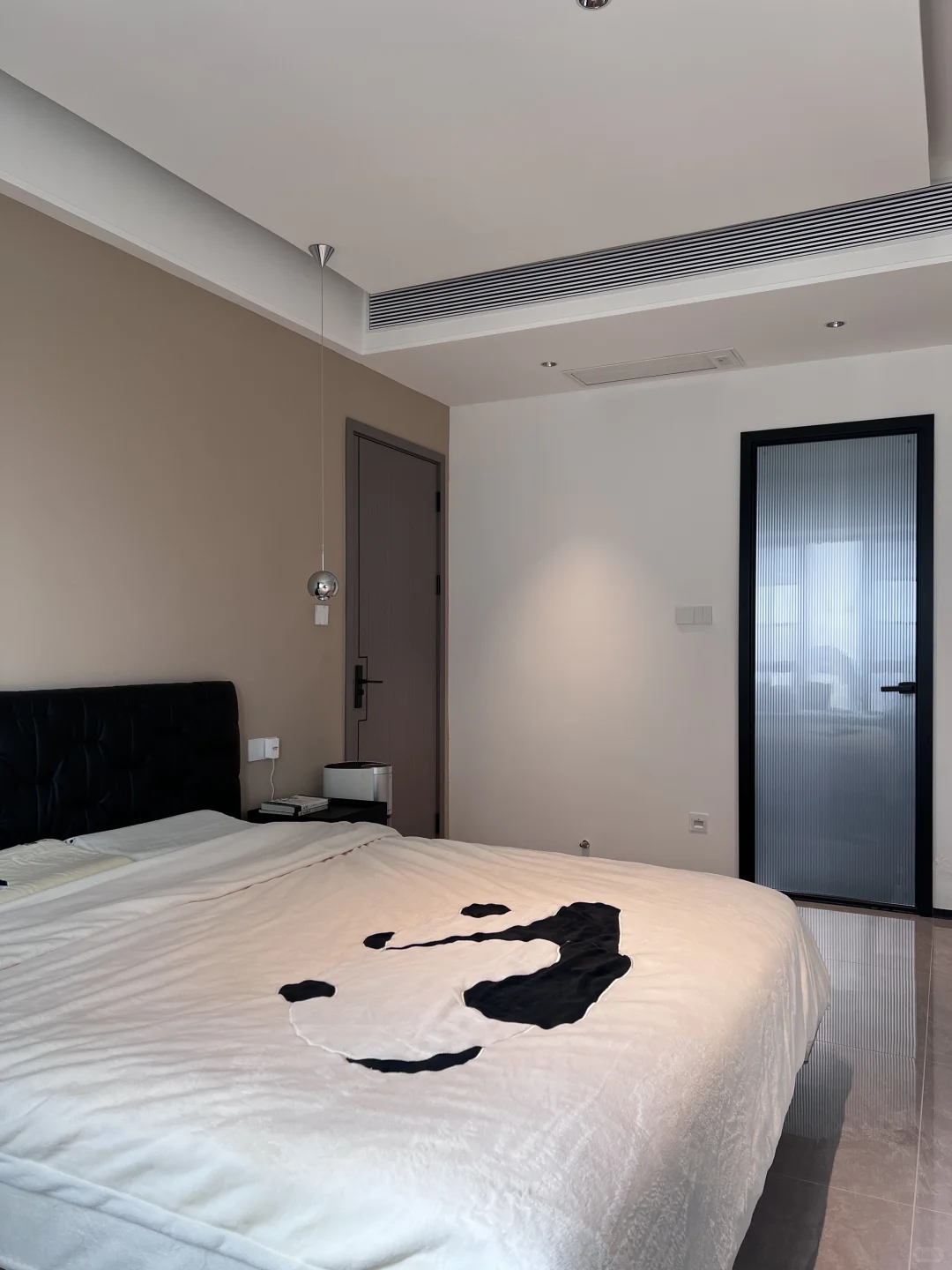 开间3.1m做满墙床尾衣柜真的太舒服了！！