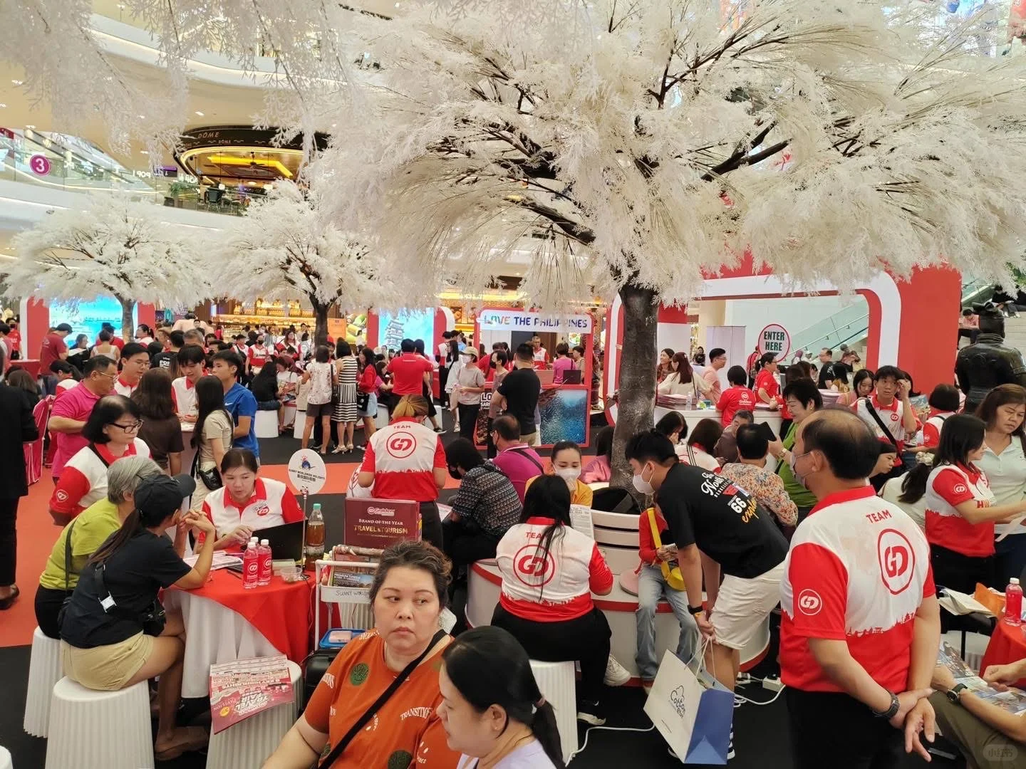 ??我宣布这是我看过最大方的旅游展✈️?