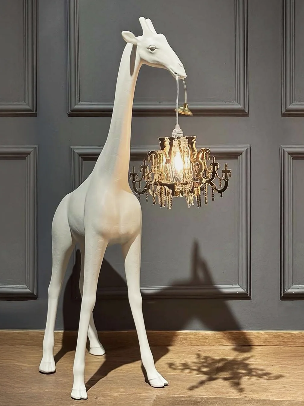 Qeeboo长颈鹿将非洲草原的优雅凝入家居空间