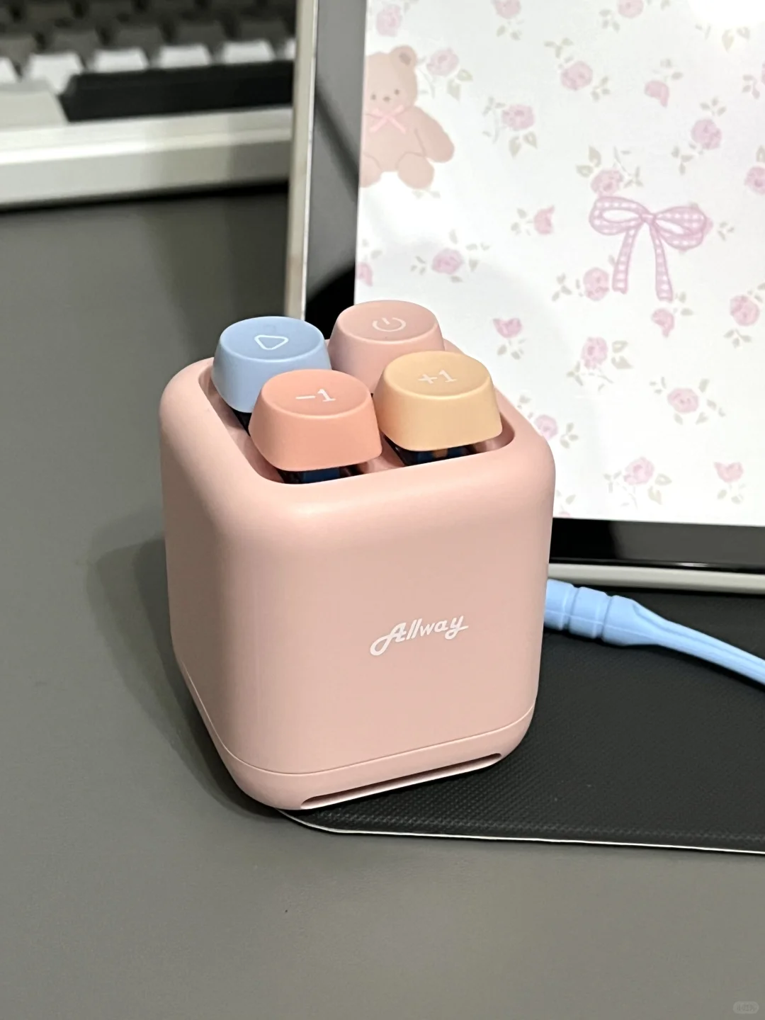 我勒个解压音箱！按起来好爽！！