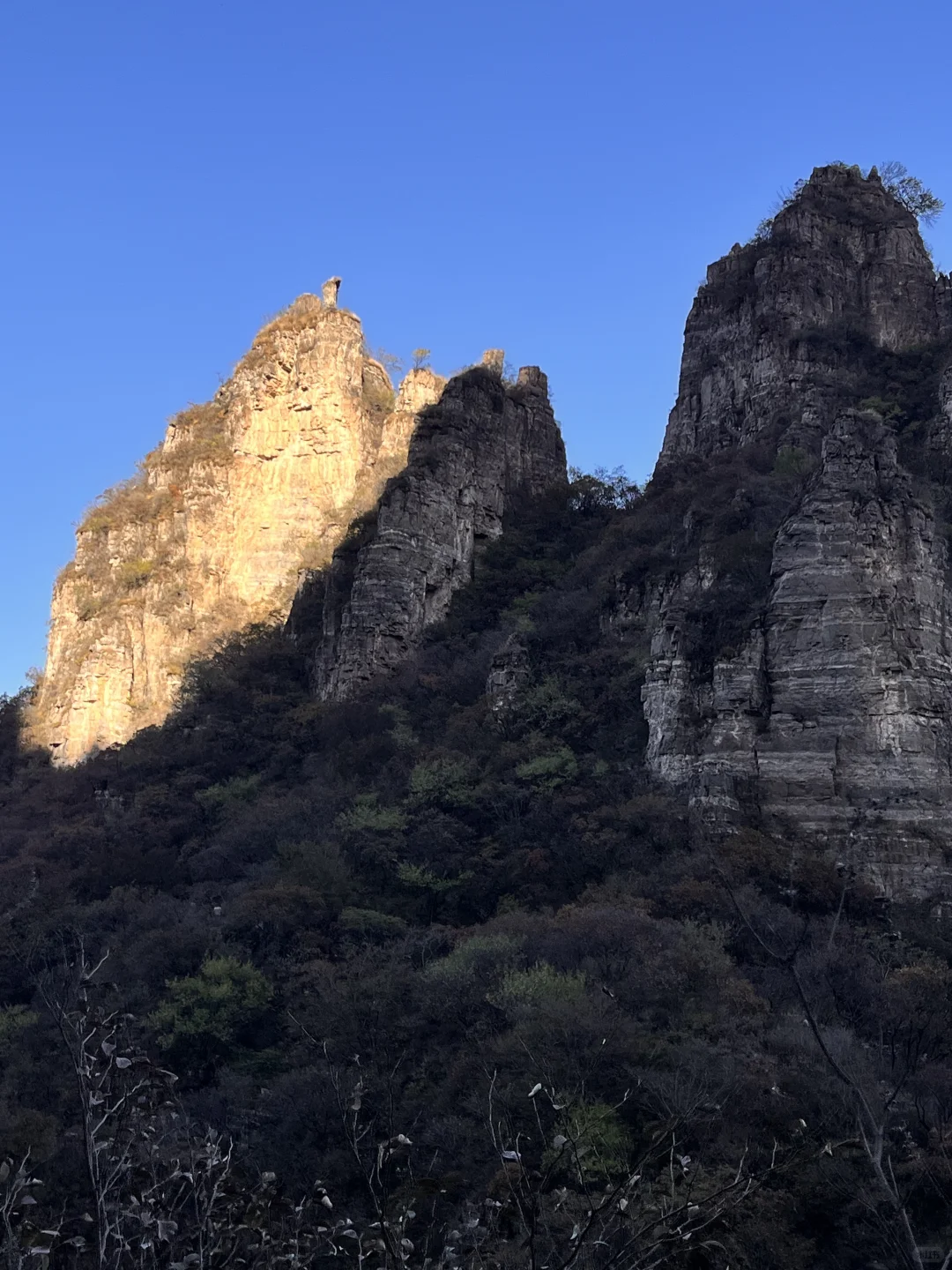 北京2h达！蚕姑坨悬崖边日照金山的秋日秘境