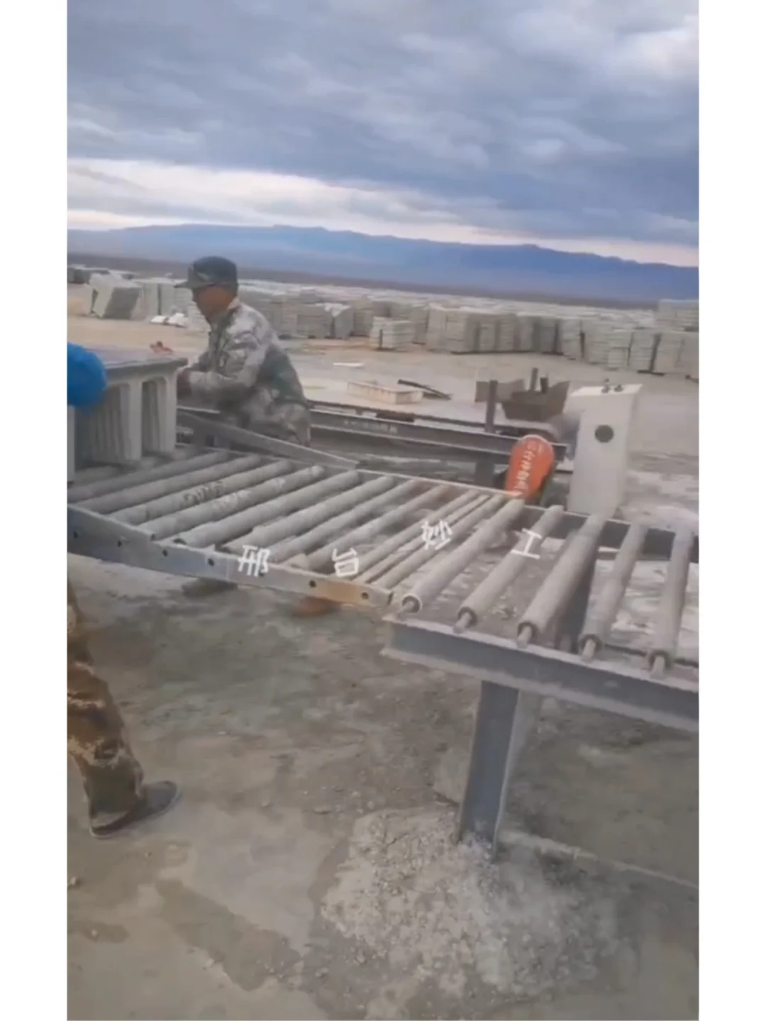 妙工水泥预制构件布料机器成型生产线设备