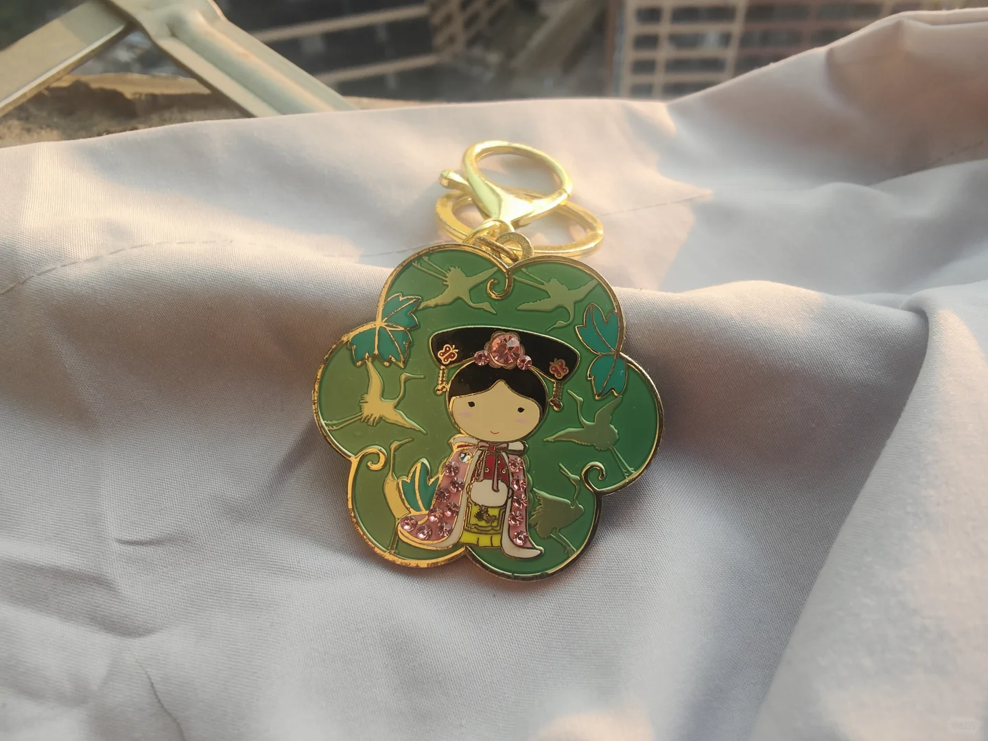 就拿工厂早前钥匙扣来介绍下金属徽章工艺