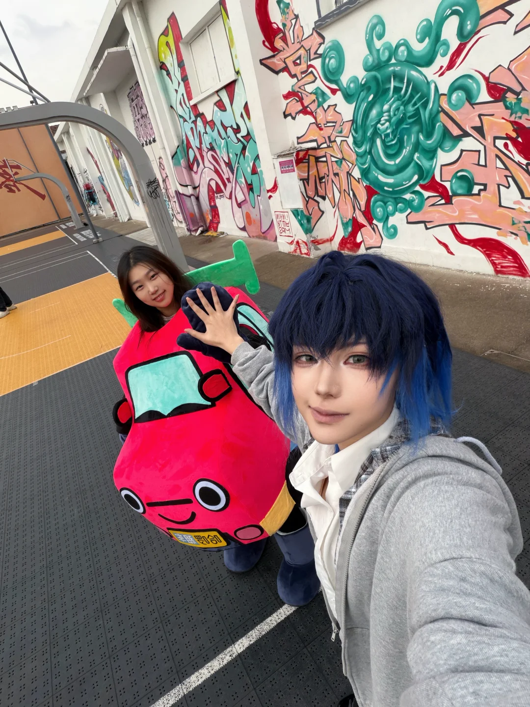 只是路过然后被五辆车塞了一手礼物？