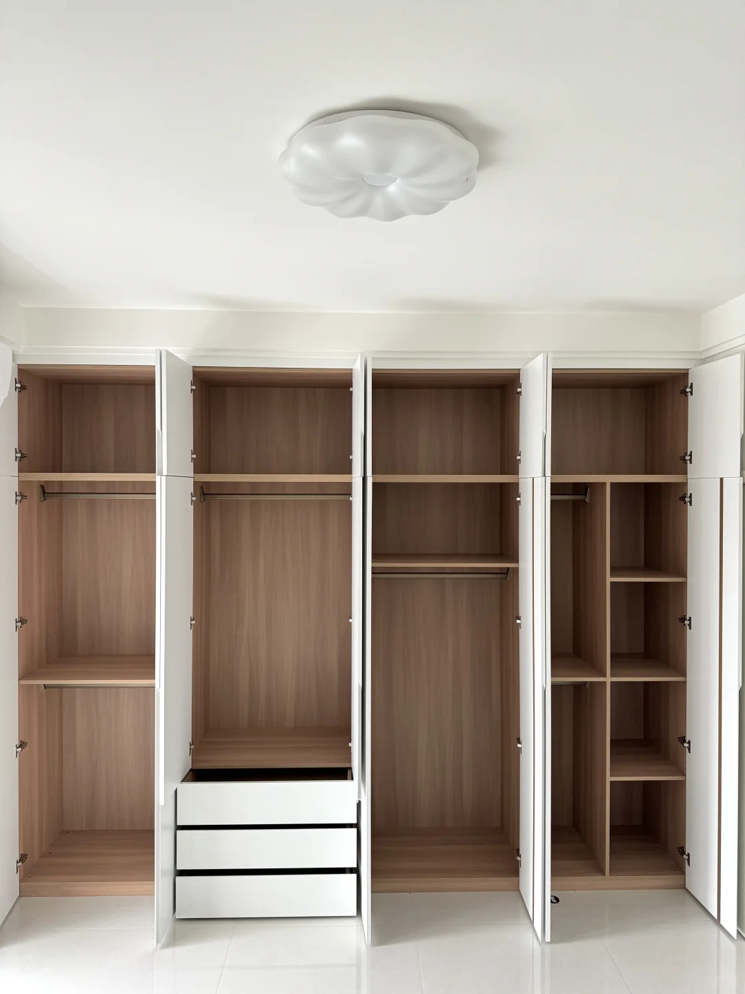 太爱我家治愈强迫症的床尾大衣柜了‼️