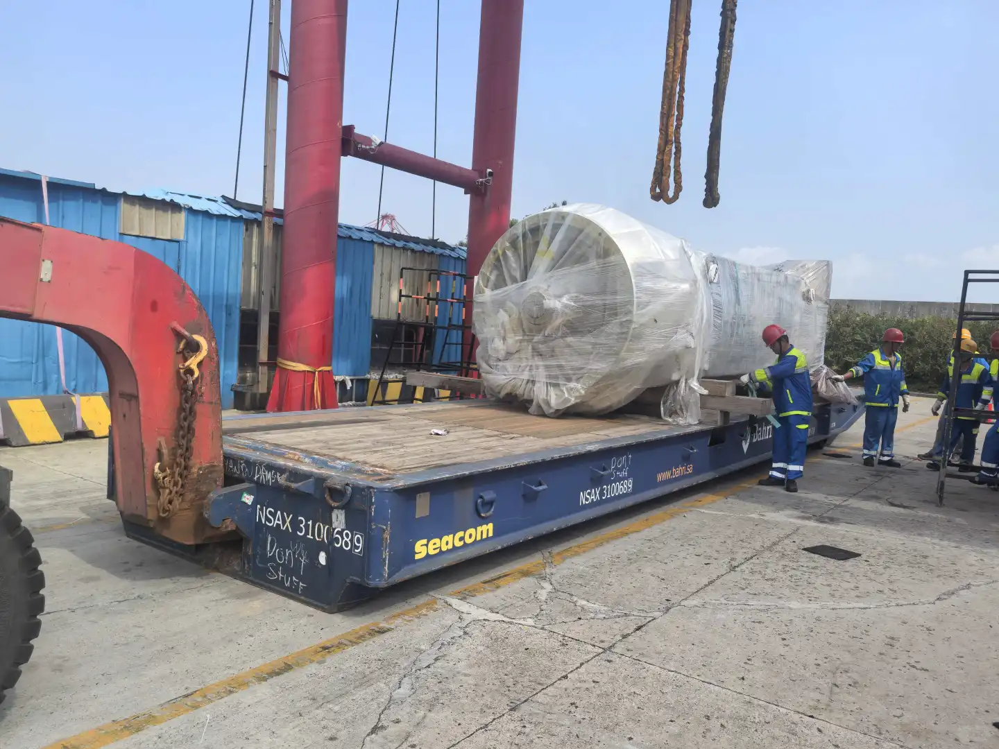 鸿安巧用RORO方案,破解58吨重货出运瓶颈!