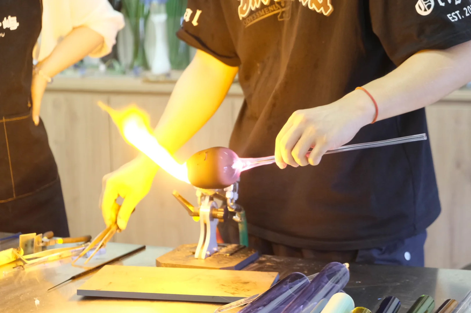 在景德镇烧玻璃之我吹出来个jellycat茄子杯