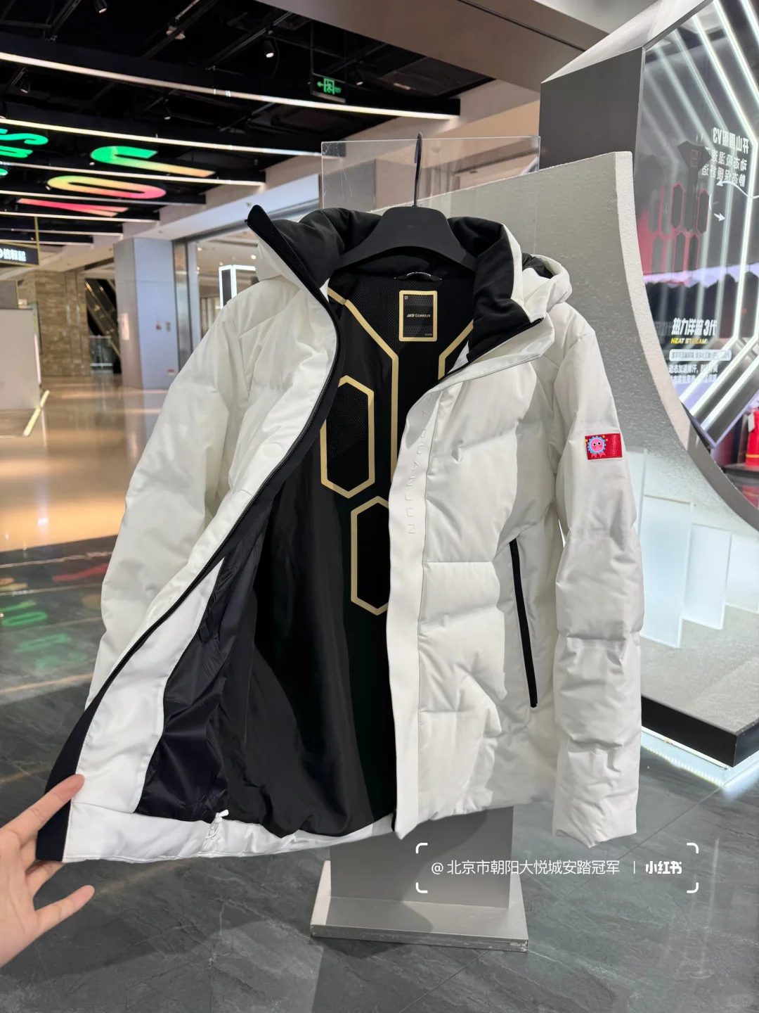 安踏冠军小白鹅绒服，冬天穿太顶了