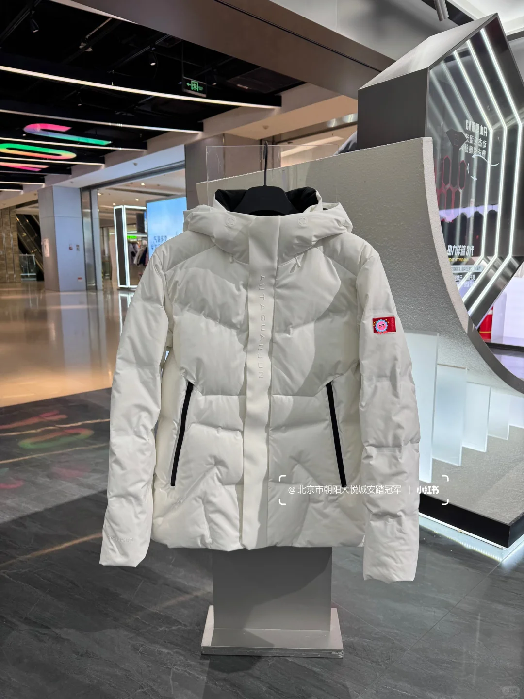 安踏冠军小白鹅绒服，冬天穿太顶了