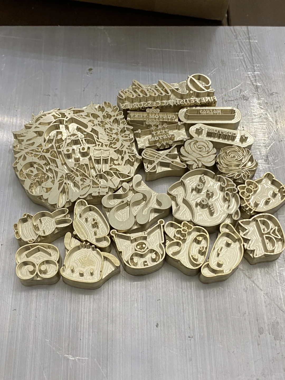 不敢想象压在皮上会有多漂亮