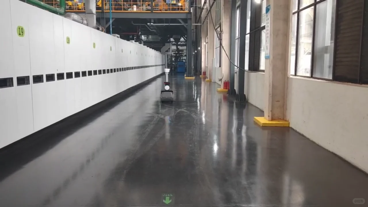 万为安防巡检机器人在现代化工厂的应用