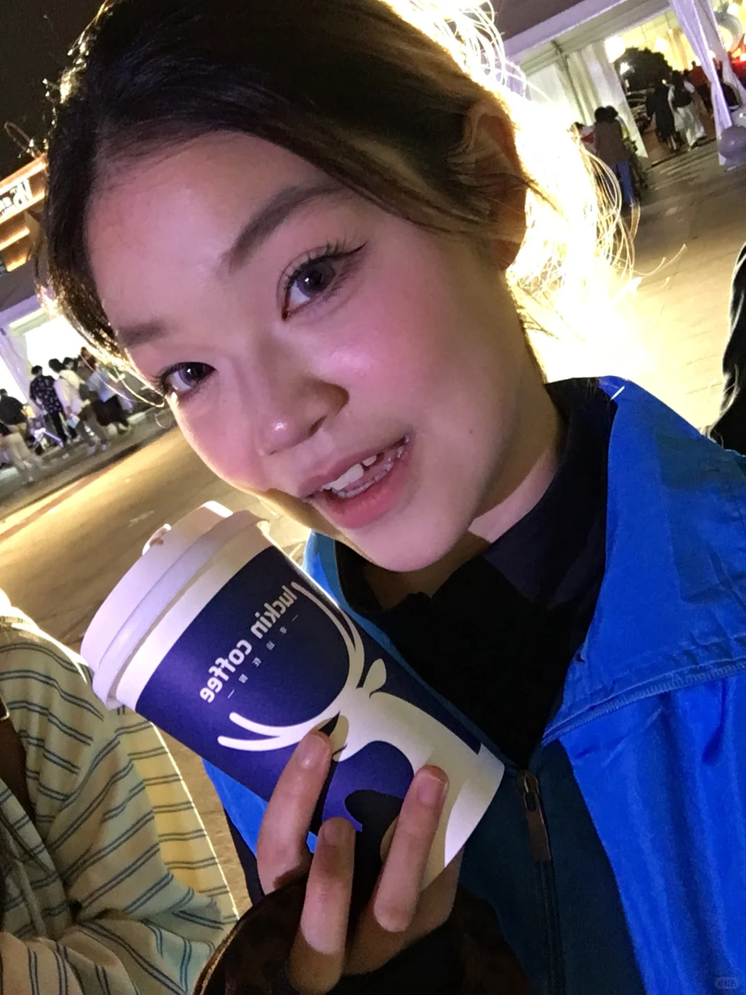 光谷马拉松志愿者通过！