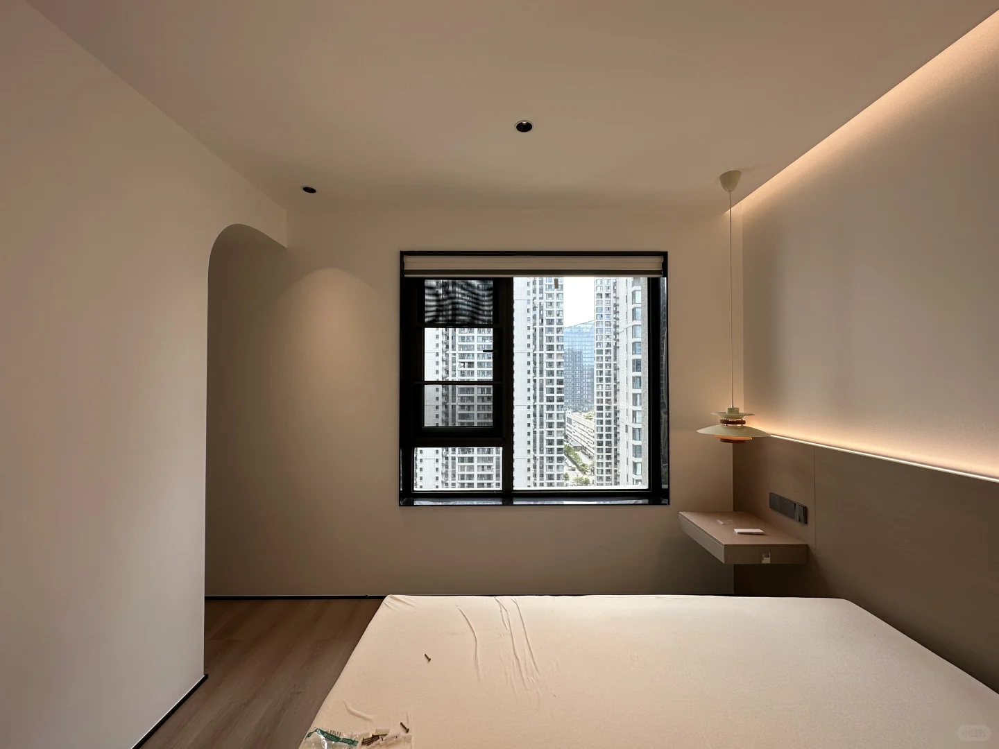 欢迎来到我家客厅的C位—斯卡帕楼梯电视墙